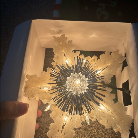 Illuminated Snowflake Tree Topper - Picture 10 of 16
